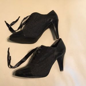 Taking to Goodwill 5/25 * Tahari heeled oxfords